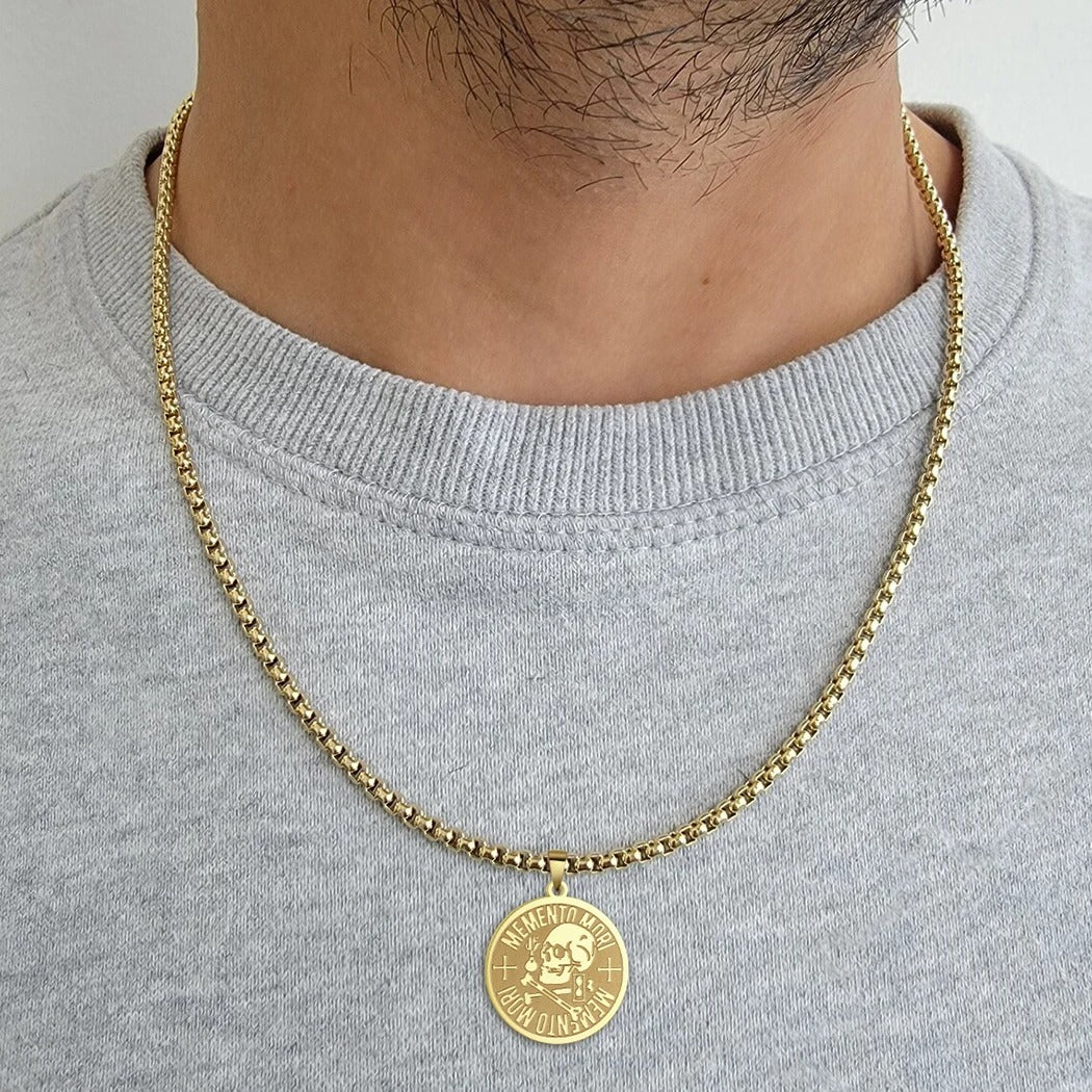 Memento Mori-collar con grabado de calavera para hombre, colgante estoico, colgante de Amor Fati